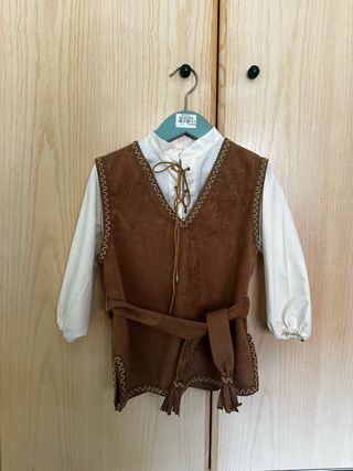 Traje medieval niño marrón y blanco