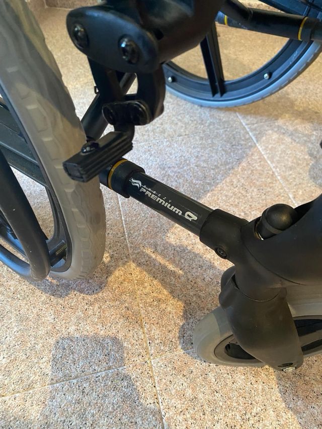 Silla de ruedas Breezy Premium negra