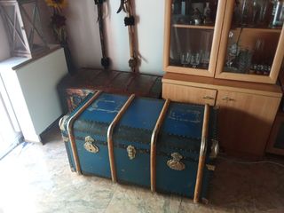 Baule vintage blu e nere
