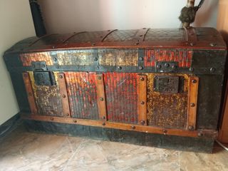 Baule vintage blu e nere