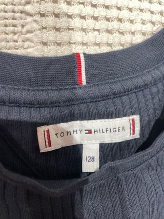 Camiseta de niña Tommy Hilfiger azul crop top