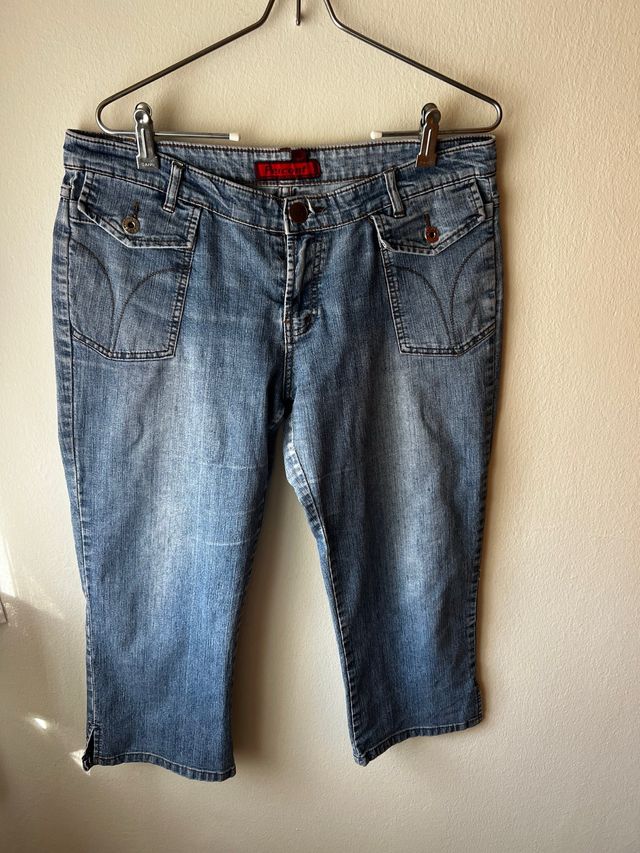 Pantalón tejano capri mujer