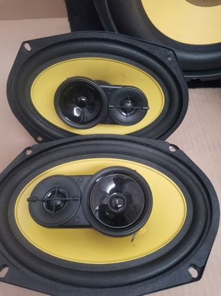 Subwoofer y altavoces