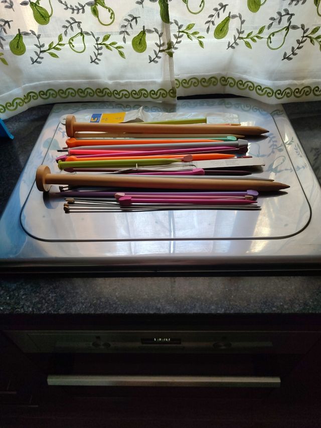 Agujas de tejer de madera y metal