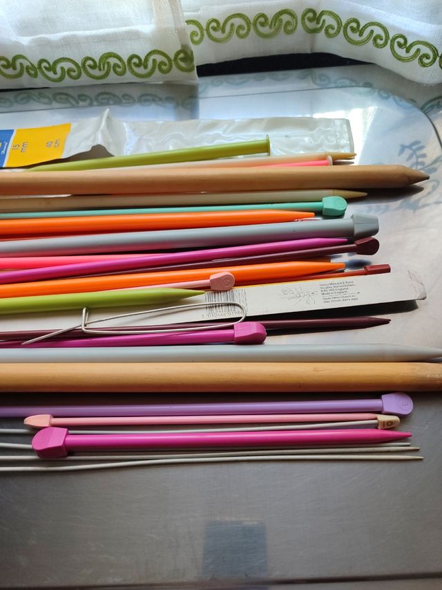 Agujas de tejer de madera y metal