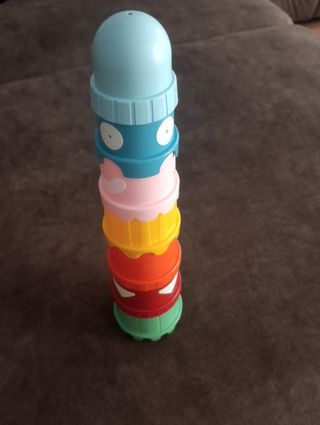 Cubos apilables de colores