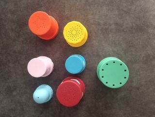 Cubos apilables de colores