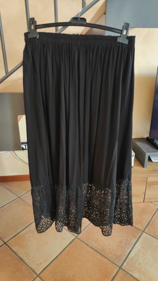 Gonna nera con pizzo