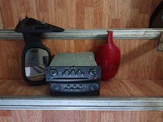 2 radios CD y espejo retrovisor uno entero