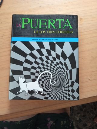 La puerta de los tres cerrojos: Una aventura cu...