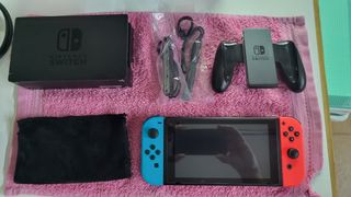 Nintendo Switch rosso e blu