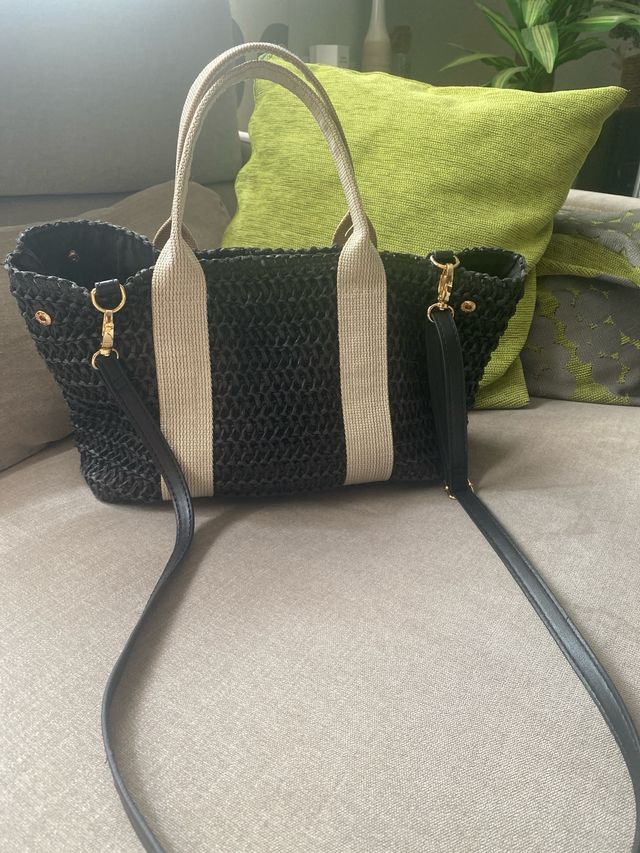 Bolso de rafia negro y beige