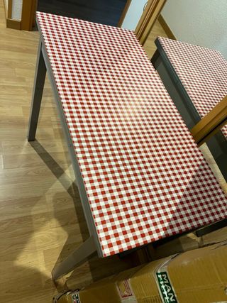 Mesa de cocina extensible roja y blanca