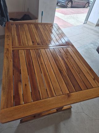 Mesa de exterior de madera