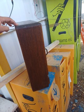 Pequeño botiquín antiguo de madera