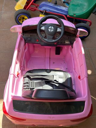 Coche eléctrico infantil rosa, necesita bateria