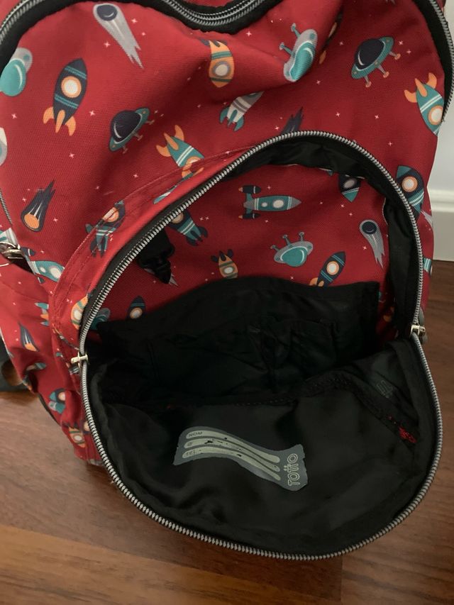 Mochila Escolar Totto Espacial Roja
