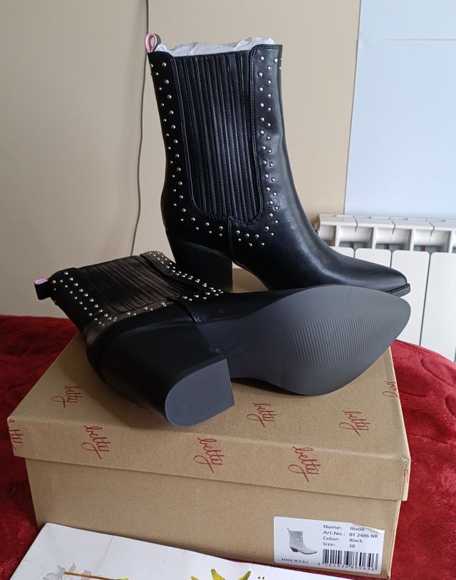 Botines Chelsea Negros Talla 38 con Tachuelas