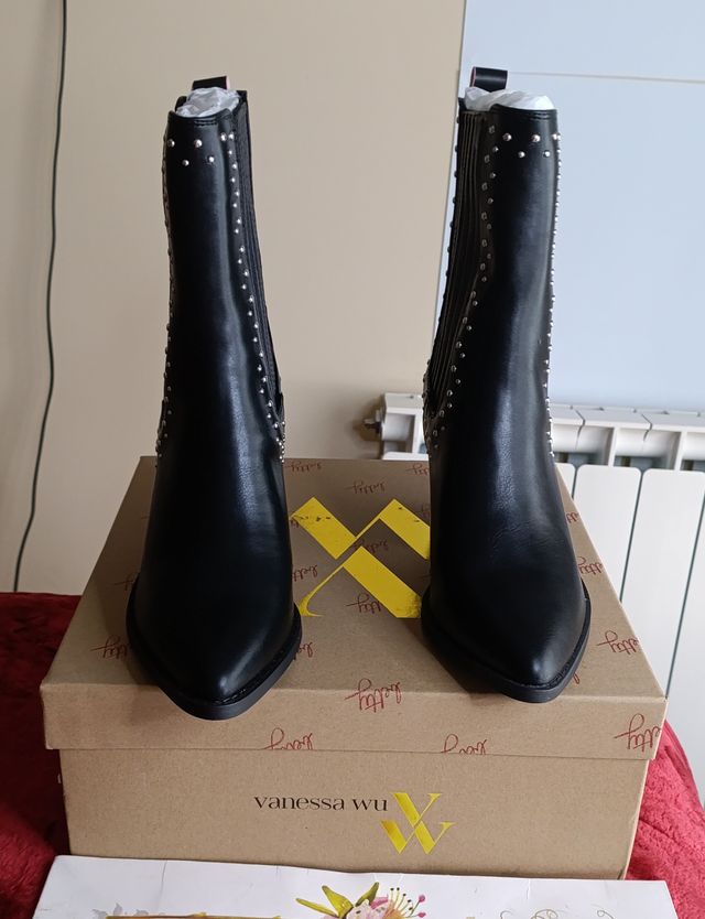 Botines Chelsea Negros Talla 38 con Tachuelas