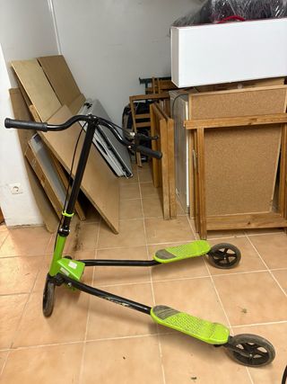 Patinete grande de 3 ruedas verde