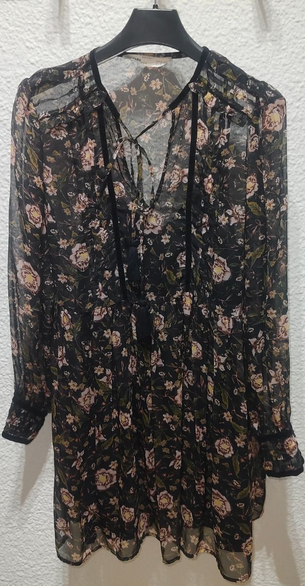 Vestido satinado estampado floral de Zara, Talla M