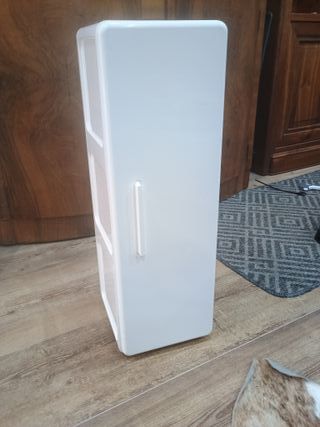 Mueble Ikea de plástico blanco para medicinas