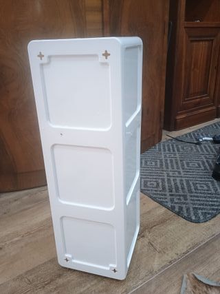 Mueble Ikea de plástico blanco para medicinas