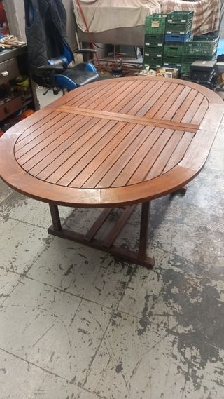 Mesa de jardín de madera Teka