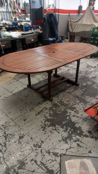 Mesa de jardín de madera Teka