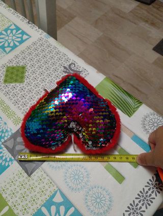 Cuscino Cuore Peluche Rosso Paillettes Arcobaleno