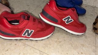 Zapatos New Balance rojos niño talla 30
