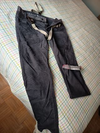 Pantalones Desigual grises con tirantes