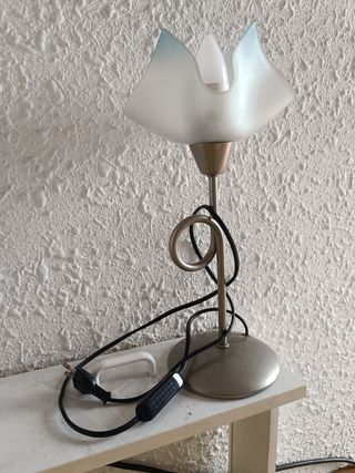 Lámpara de mesa moderna