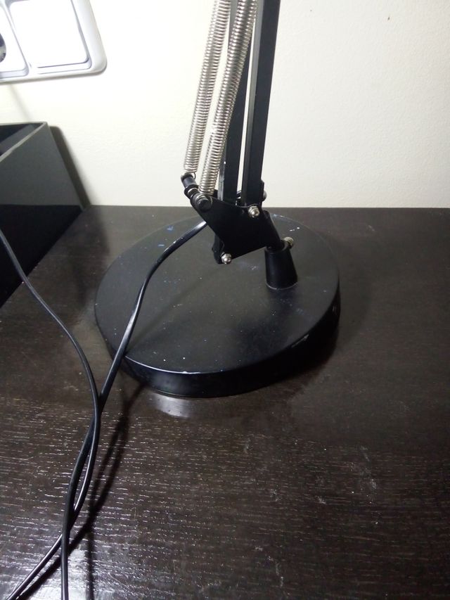 Lámpara de escritorio negra