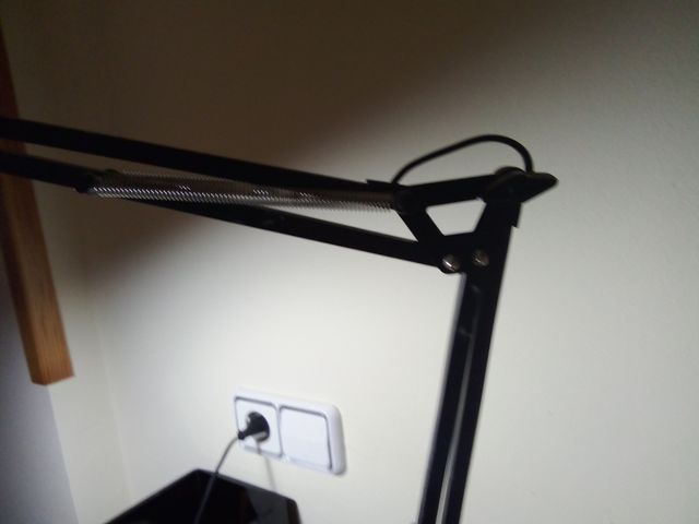 Lámpara de escritorio negra