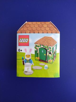 Lego 5005249 Conejo de Pascua con cabaña. 