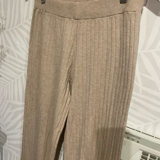 Pantalón de punto canale beige sin estrenar