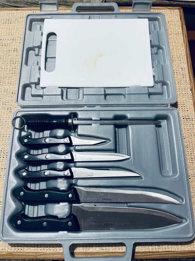 Set de 6 Cuchillos, afilador y tabla de cortar