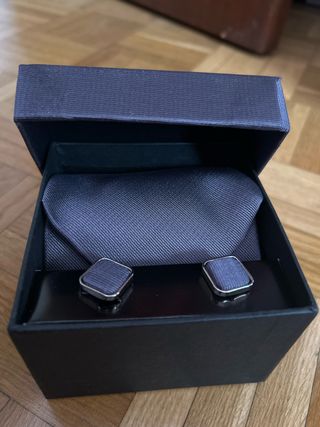 Corbata y gemelos en estuche