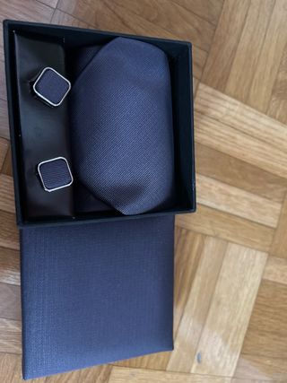 Corbata y gemelos en estuche