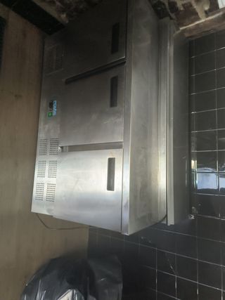 Nevera bajo mesada Polar 3 puertas