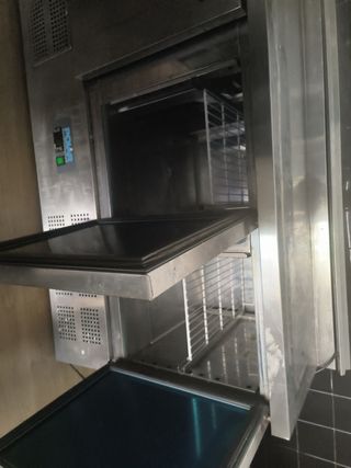 Nevera bajo mesada Polar 3 puertas