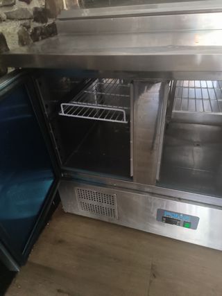 Nevera bajo mesada Polar 3 puertas