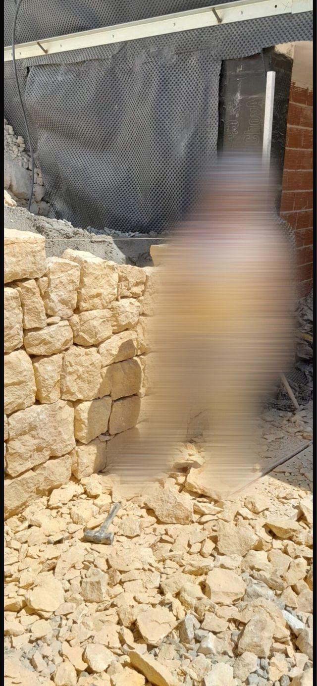 Muro de piedra natural