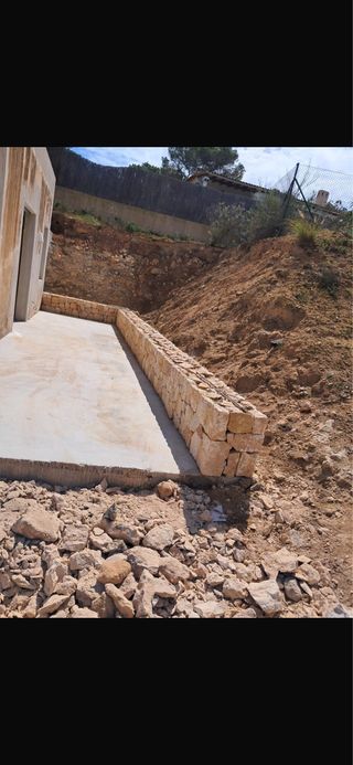 Muro de piedra natural