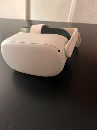 Oculus Quest 2 con 2 mandos y cargador 