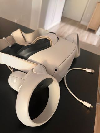 Oculus Quest 2 con 2 mandos y cargador 