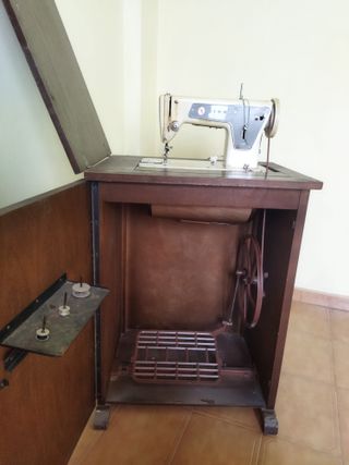 Máquina de coser Singer antigua