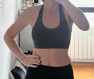 Top deportivo verde militar Talla M