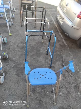 Andador azul con asiento